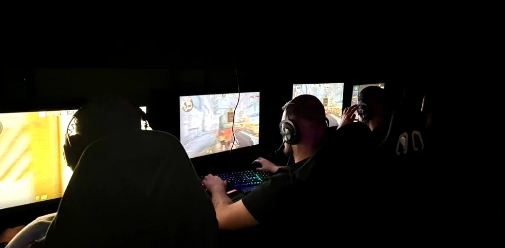 Зал Cyberhub Львів — гравці в CS2